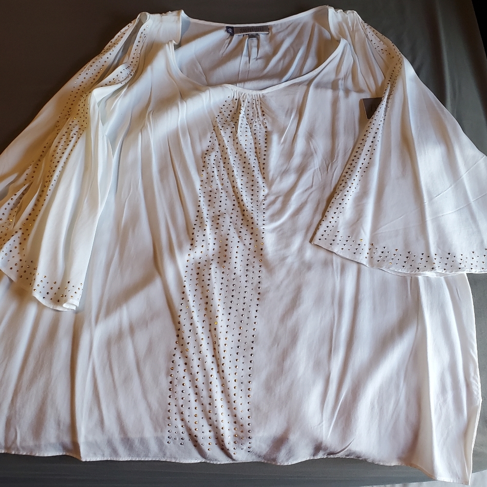 Gorgeous split-sleeve top